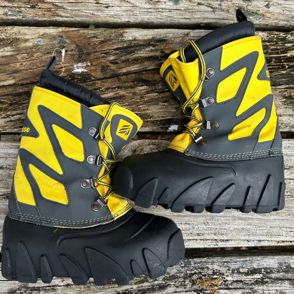 LaCrosse Youth Lace Up Yellow Snow Boots. Size 10